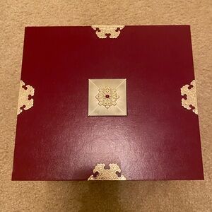 ANTIQUE red/gold storage box, with beautiful detail❤️💋🌹🌹AS GOOD AS NEW